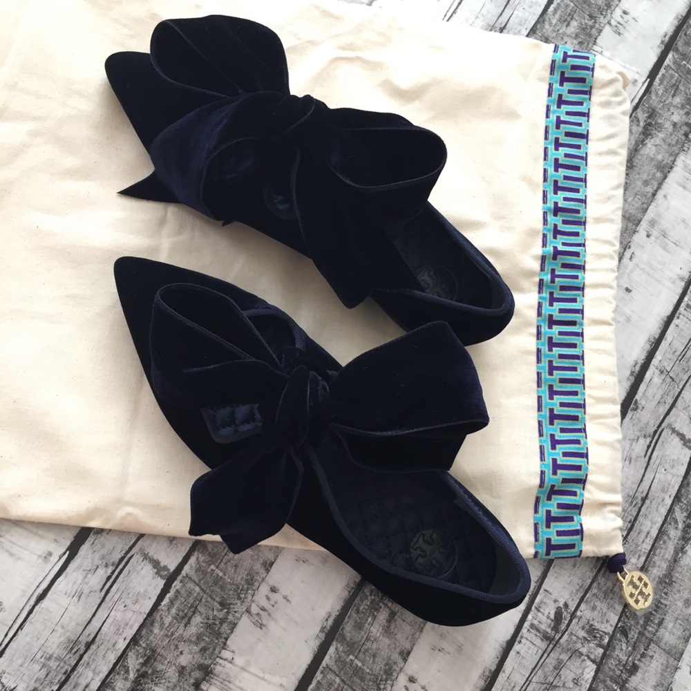 Tory Burch Velvet Bow Flat Shoes Size: 5